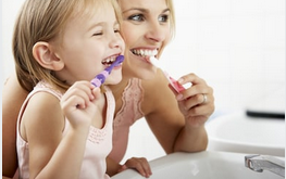 Tandenpoetsen met je kind: zo pak je dat aan